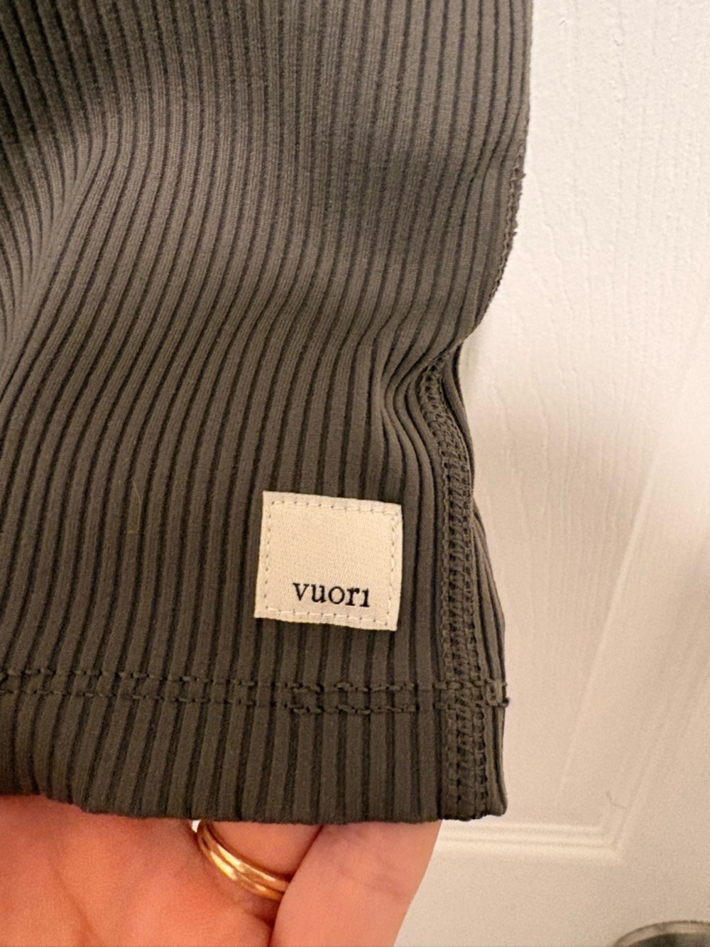 Vuori Ribbed Crop Tank - Picture 4 of 7